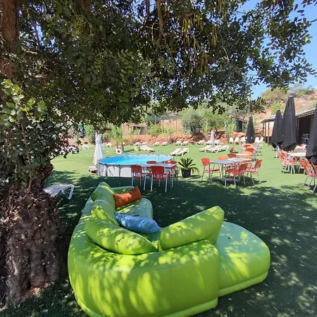 The Place Kamp alanı
